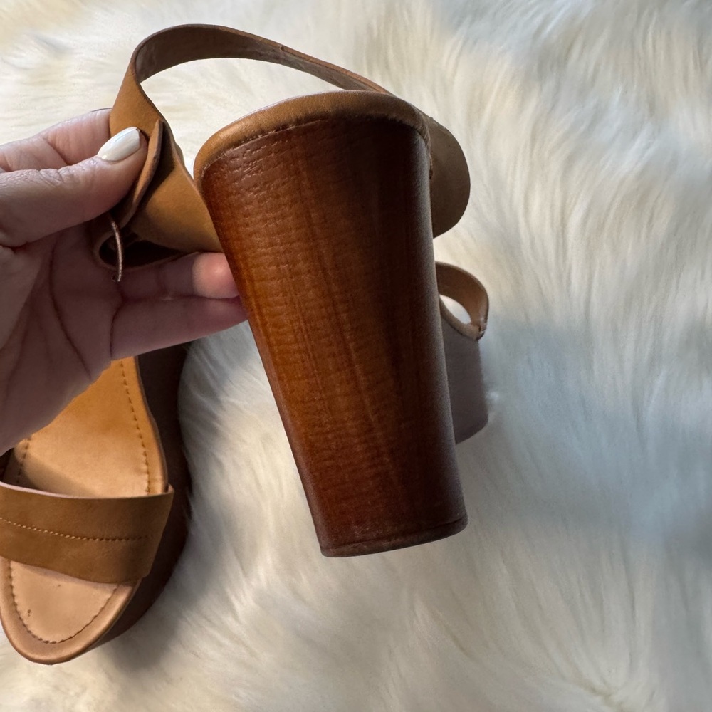 Steve Madden Tan Sandals with Adjustable Straps - Picture 4 of 6